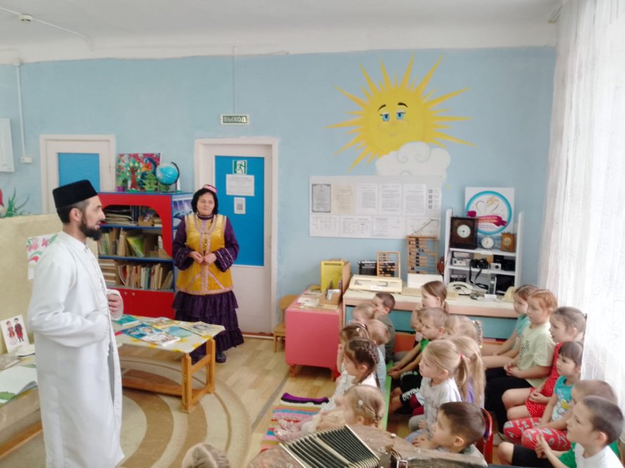 Национальные коллективы в гостях у ребят из детского сада "Колосок". КОЯШ
