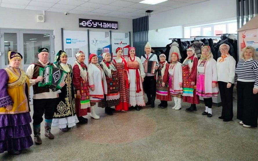 10 февраля коллективы ДК "Победа стали участниками мероприятия, посвященного Году единства народов России в Вятском многопрофильном лицее!