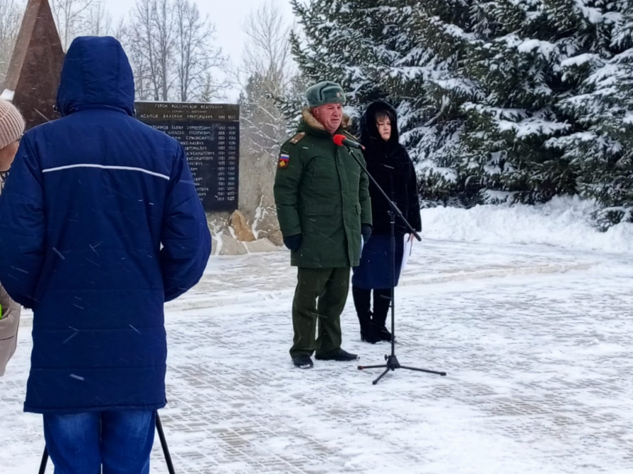 11 декабря в Вятских Полянах у мемориала воинам-интернационалистам прошел митинг, посвященный 30-ой годовщине начала первой Чеченской кампании. 